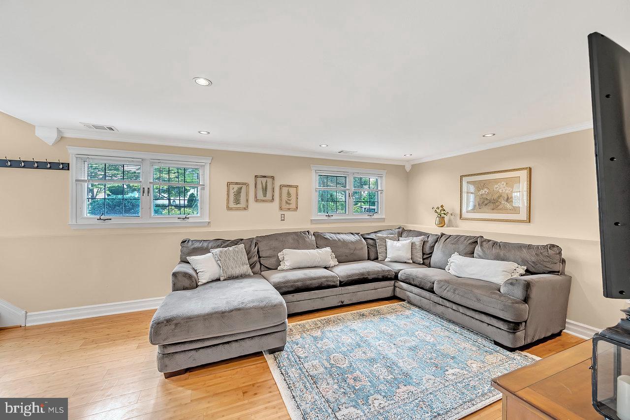14 Amsterdam Road Hamilton, NJ 08620 - Photo 18 of 38 Gallery Image 18