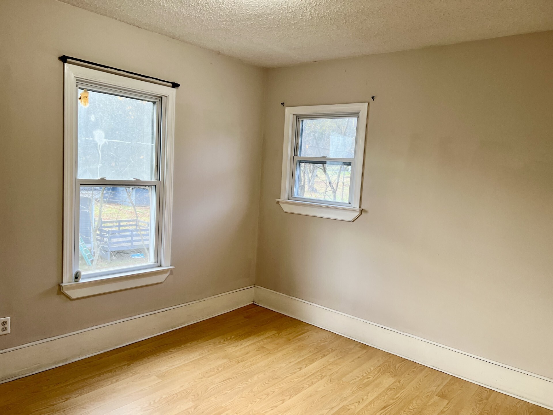 435 Windham Road Windham, CT 06226 - Photo 14 of 20 an empty room with a window