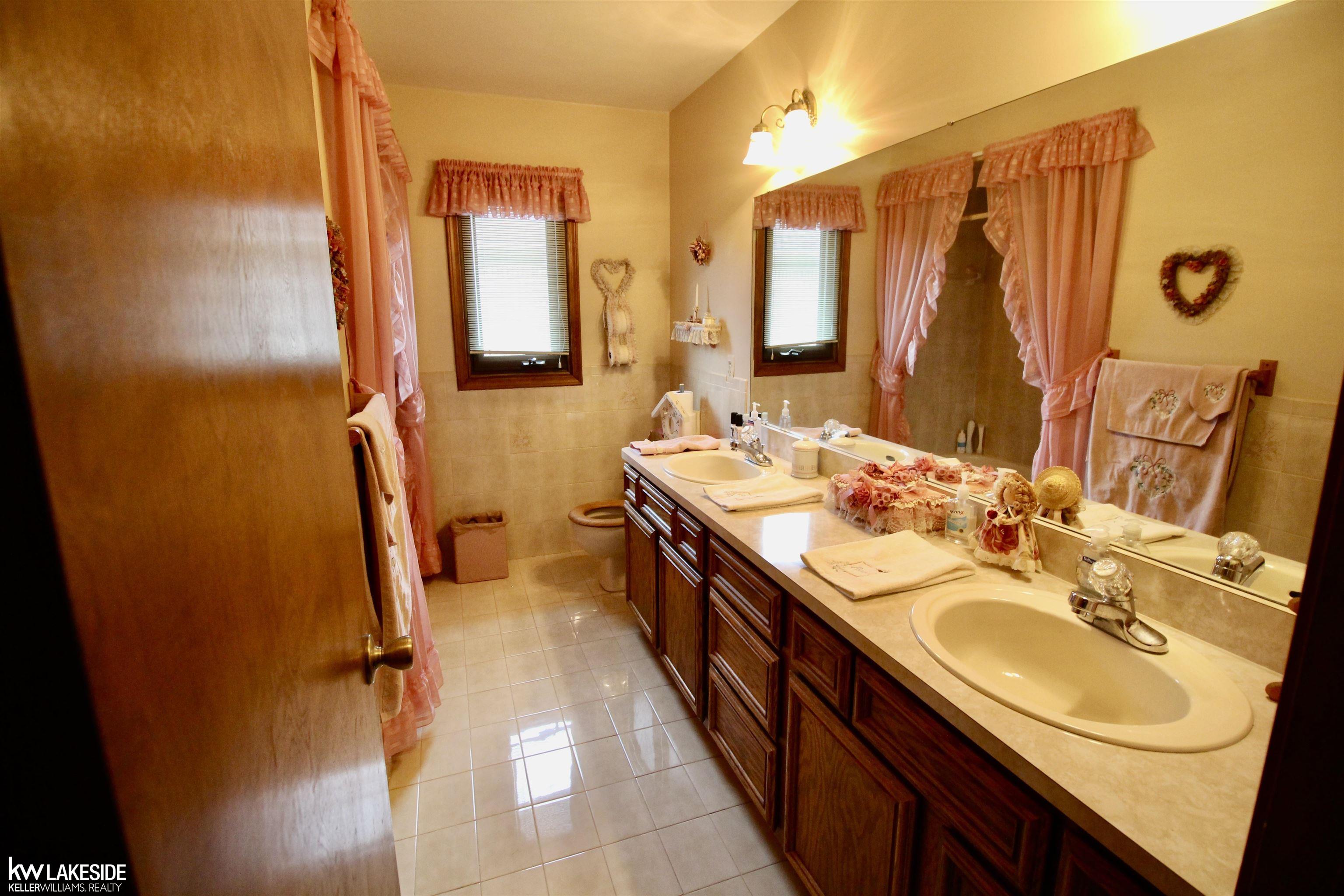 46259 Butte Drive Macomb, MI 48044 - Photo 16 of 35 50133983-9f793dbe-1d40-4d60-ae6d-e25edfc796aa.JPG