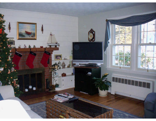11 Homestead Road Holden, MA 01520 - Photo 6 of 19 Gallery Image 6