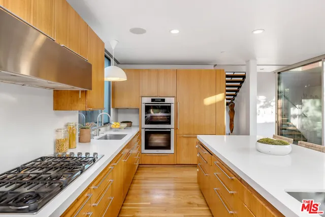 $3,650,000 | 732 Brooks Avenue, Venice, CA 90291