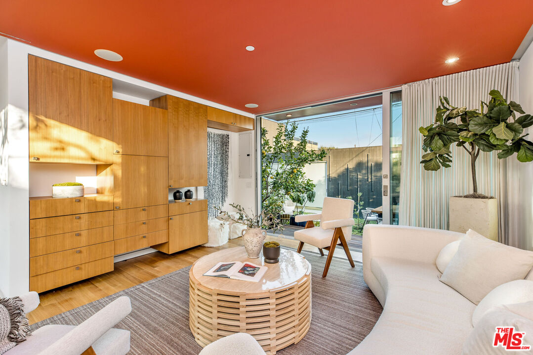 732 Brooks Avenue Venice, CA 90291 - Photo 13 of 28 a living room with furniture