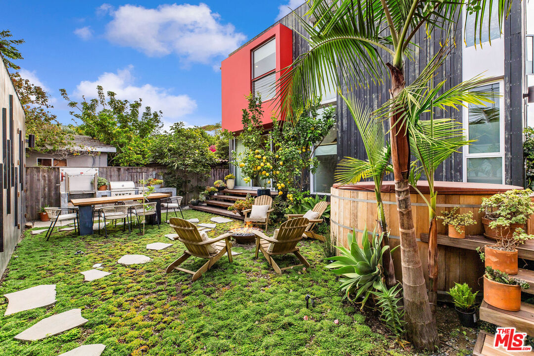 732 Brooks Avenue Venice, CA 90291 - Photo 14 of 28 a row of palm trees sitting in front of yellow house