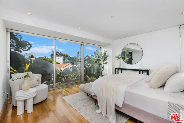 $3,650,000 | 732 Brooks Avenue, Venice, CA 90291