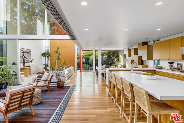 $3,650,000 | 732 Brooks Avenue, Venice, CA 90291