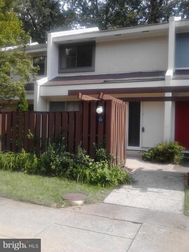 2209 Southgate Square Reston, VA 20191 - Photo 1 of 12 Exterior (Front)