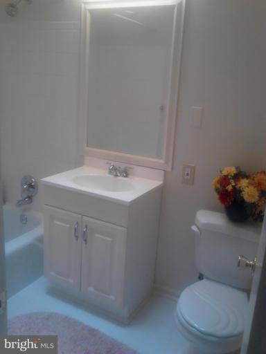 2209 Southgate Square Reston, VA 20191 - Photo 11 of 12 Bath