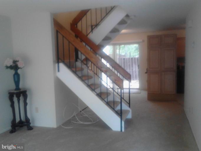2209 Southgate Square Reston, VA 20191 - Photo 4 of 12 Interior (General)