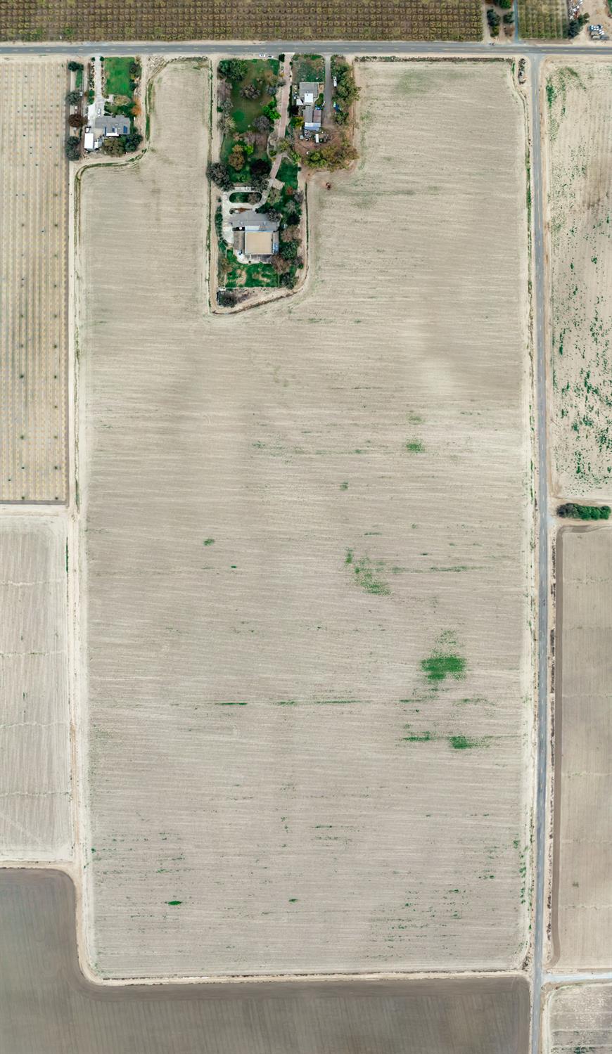 9368 22nd Avenue Lemoore, CA 93245 - Photo 4 of 10 a bathroom with a shower