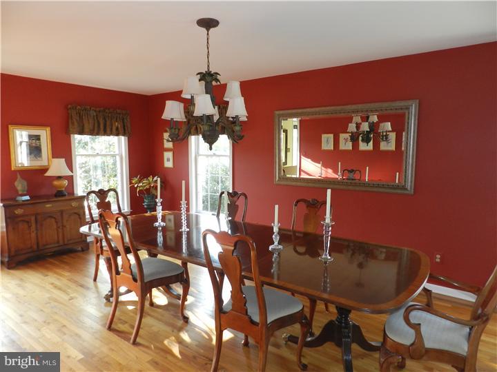 10 Gingerwood Road Malvern, PA 19355 - Photo 12 of 25 Living Room