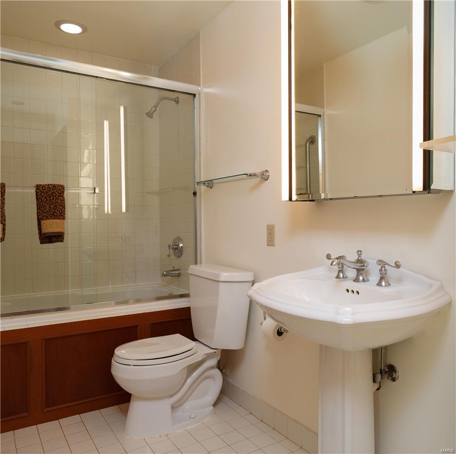 215 Warson Road Ladue, MO 63124 - Photo 28 of 36