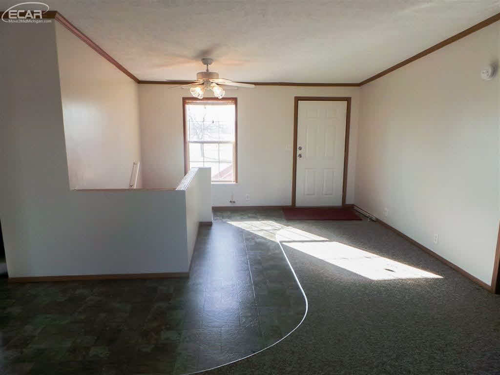 385 East Bennington Road Owosso, MI 48867 - Photo 14 of 16 21408827-13.JPG