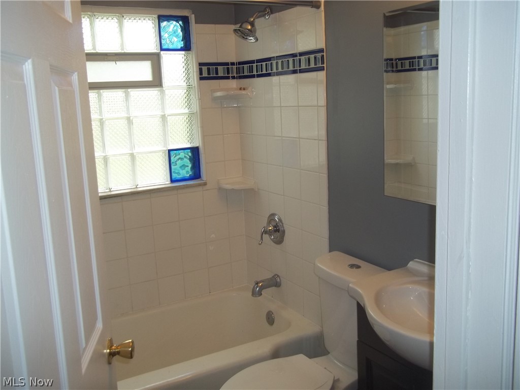 10502 Snow Road Parma, OH 44130 - Photo 6 of 12