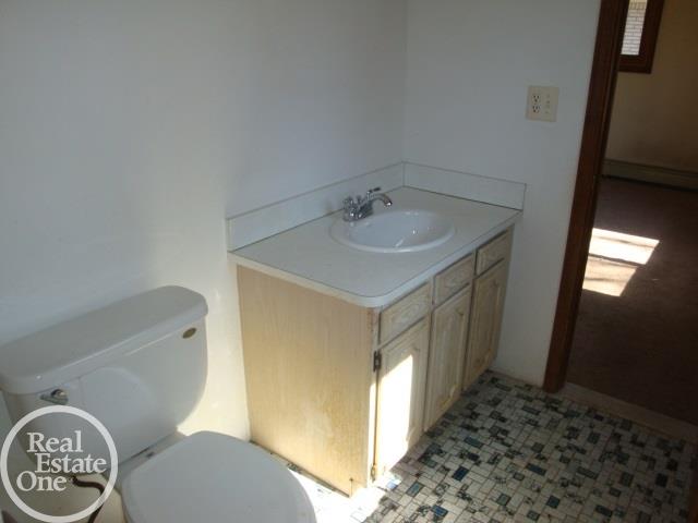 48814 Callens Road New Baltimore, MI 48047 - Photo 20 of 32 Half Bath
