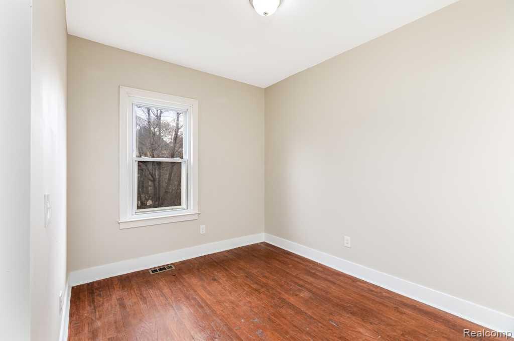 1436 Baldwin Street Detroit, MI 48214 - Photo 11 of 20