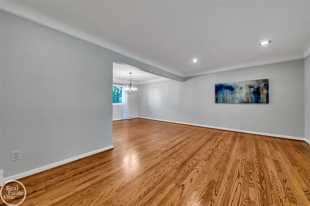 1110 Canterbury Road Grosse Pointe, MI 48236 - Photo 8 of 39 50026151-7.JPG
