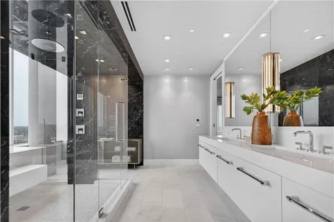 $2,895,000 | 4646 Broadway Boulevard, Unit 12, Kansas City, MO 64112