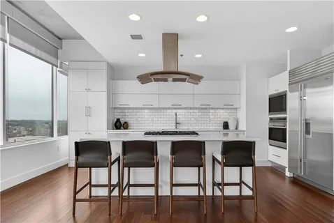 $2,895,000 | 4646 Broadway Boulevard, Unit 12, Kansas City, MO 64112