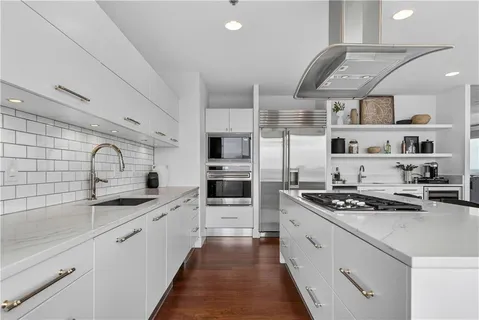 $2,895,000 | 4646 Broadway Boulevard, Unit 12, Kansas City, MO 64112