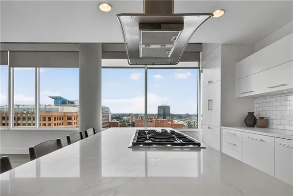 $2,895,000 | 4646 Broadway Boulevard, Unit 12, Kansas City, MO 64112