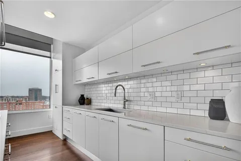 $2,895,000 | 4646 Broadway Boulevard, Unit 12, Kansas City, MO 64112