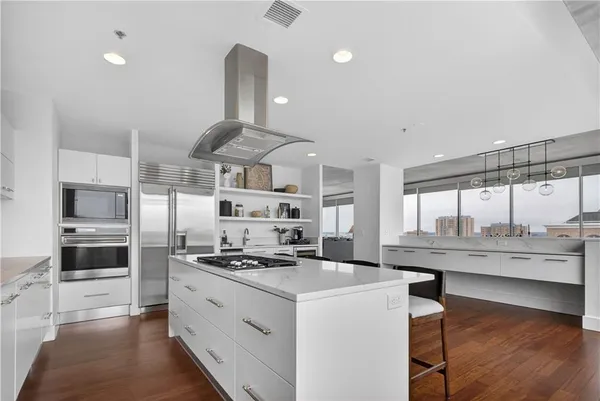 $2,895,000 | 4646 Broadway Boulevard, Unit 12, Kansas City, MO 64112