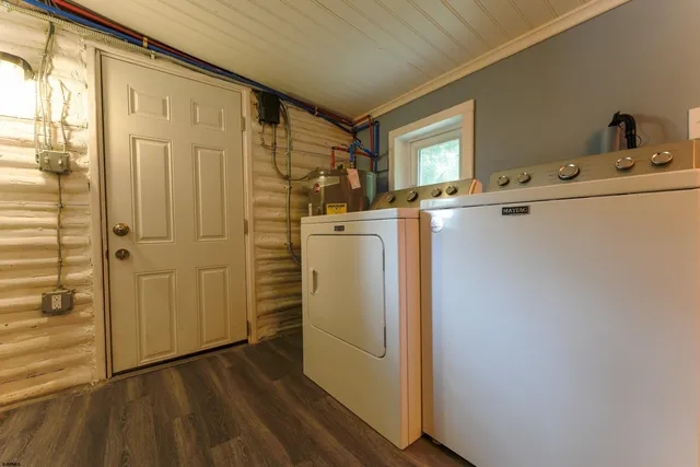 a view of walk in closet