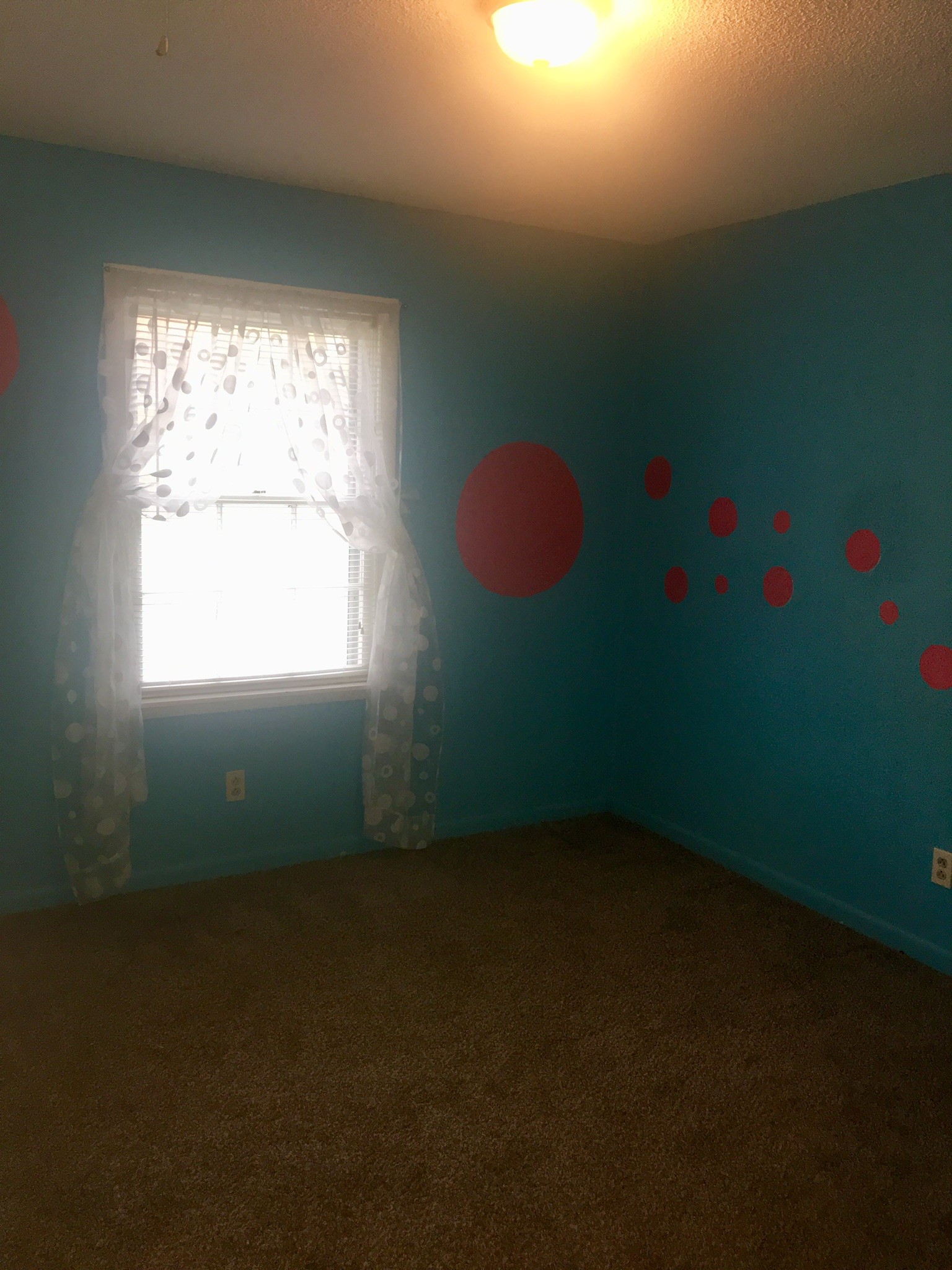 401 Prosser Road Lawrenceburg, TN 38464 - Photo 11 of 18 a room with a window and a fan