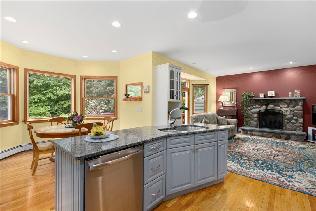 35 Great Road Barrington, RI 02806 - Photo 6 of 37