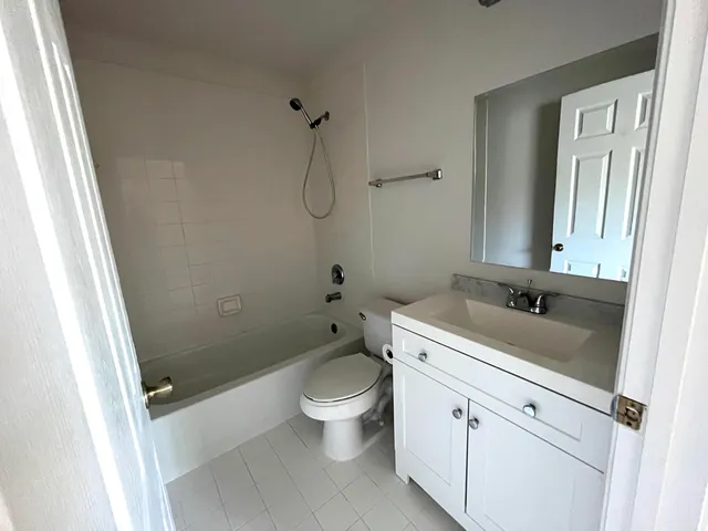 $2,300 | 930 Summit Lake Drive, West Palm Beach, FL 33406