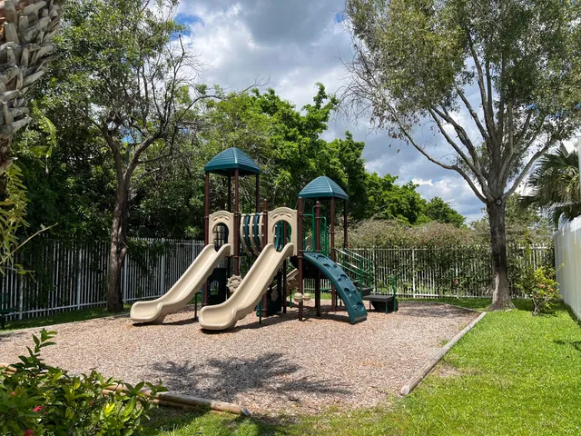 $2,300 | 930 Summit Lake Drive, West Palm Beach, FL 33406