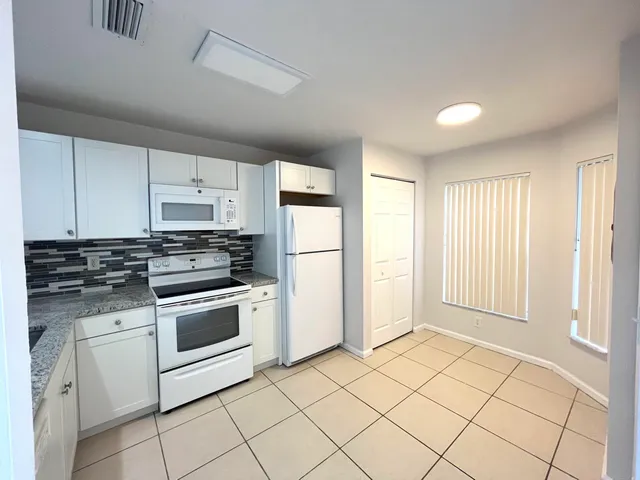 $2,300 | 930 Summit Lake Drive, West Palm Beach, FL 33406