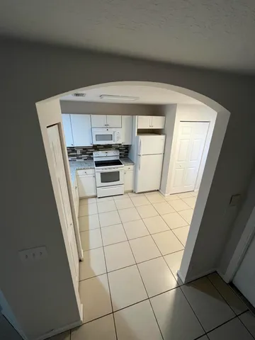 $2,300 | 930 Summit Lake Drive, West Palm Beach, FL 33406