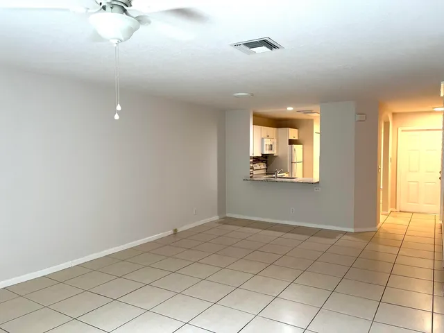 $2,300 | 930 Summit Lake Drive, West Palm Beach, FL 33406