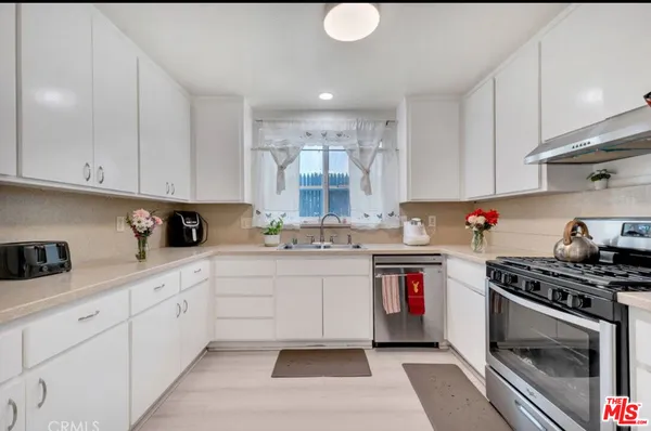 $4,395 | 7701 Baird Avenue, Reseda, CA 91335