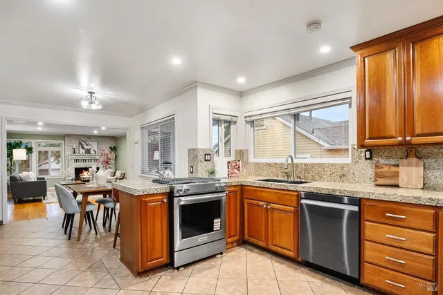 $749,000 | 1212 East Avenue, Napa, CA 94559