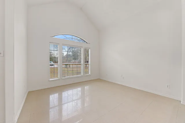 $2,600 | 910 Box Elder Drive, Magnolia, TX 77354