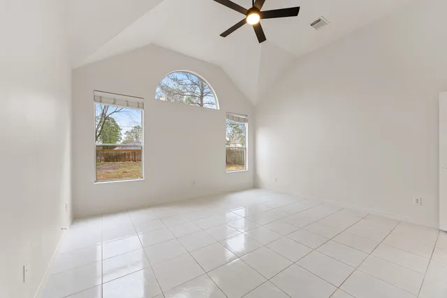 $2,600 | 910 Box Elder Drive, Magnolia, TX 77354