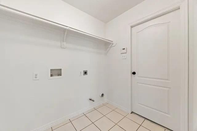 $2,600 | 910 Box Elder Drive, Magnolia, TX 77354