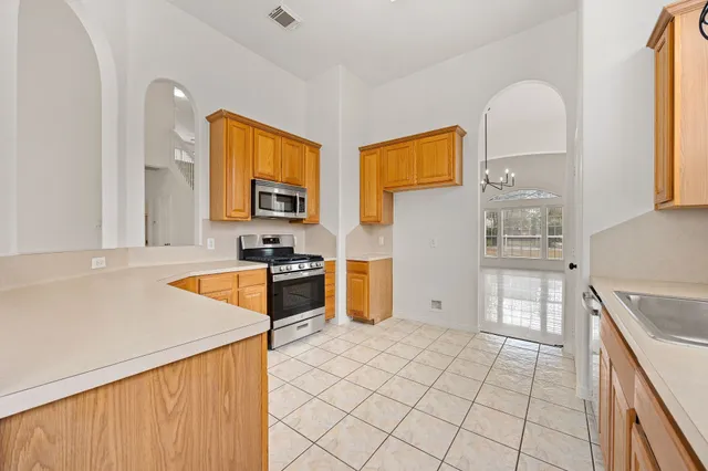 $2,600 | 910 Box Elder Drive, Magnolia, TX 77354