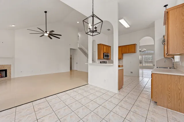 $2,600 | 910 Box Elder Drive, Magnolia, TX 77354