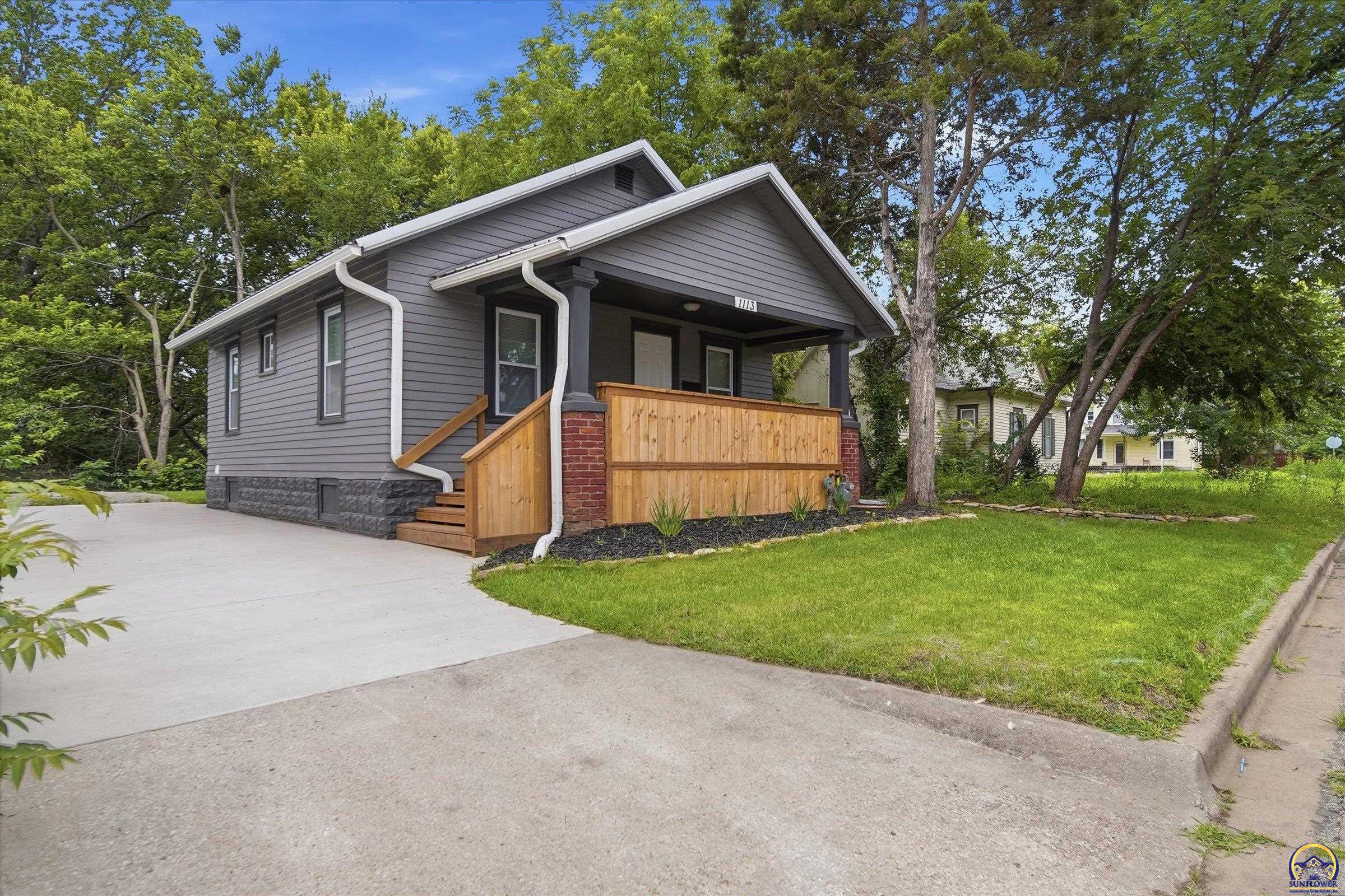 1113 Southwest Hampton Street Topeka, KS 66604 - Photo 2 of 35