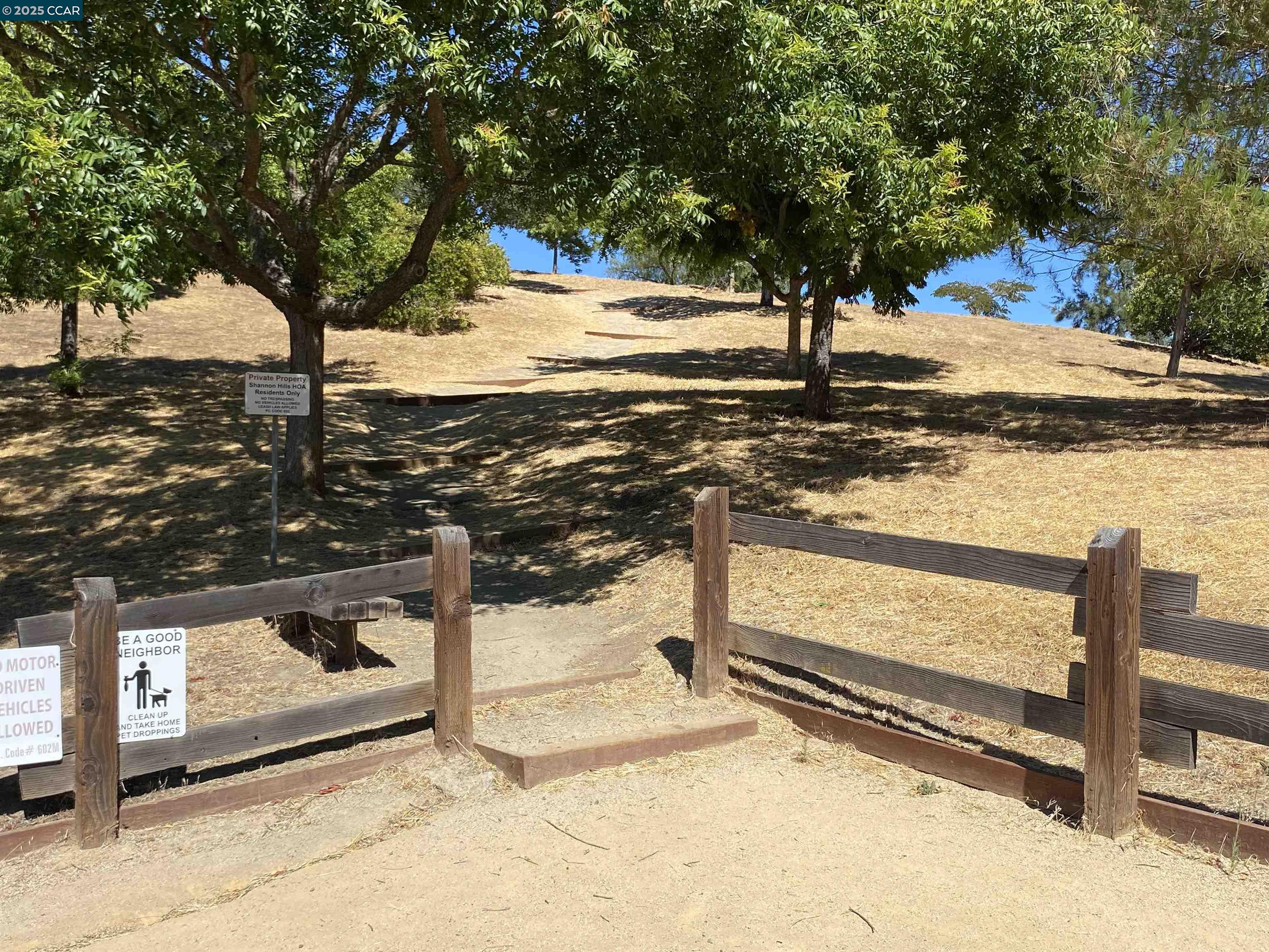 1900 La Veranda Place Martinez, CA 94553 - Photo 53 of 57 a view of a pathway with a yard
