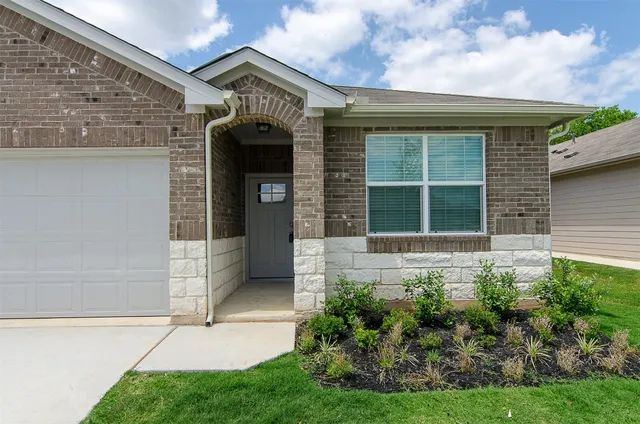 $1,950 | 117 Naset Drive, Georgetown, TX 78626