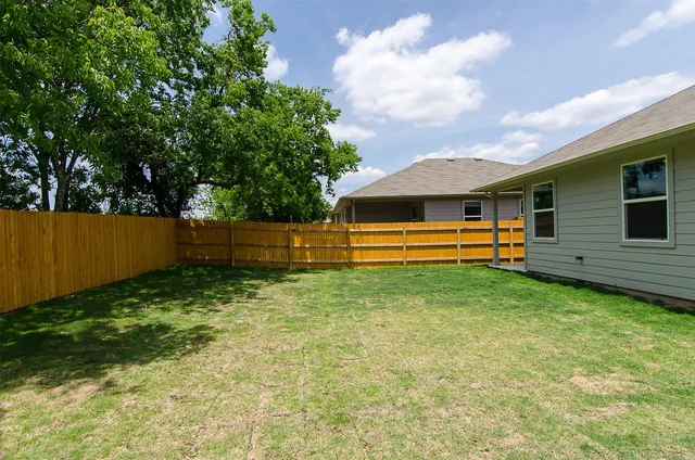 $1,950 | 117 Naset Drive, Georgetown, TX 78626