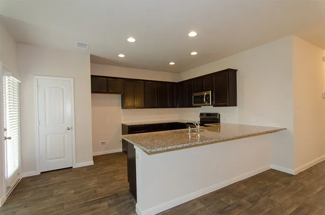 $1,950 | 117 Naset Drive, Georgetown, TX 78626