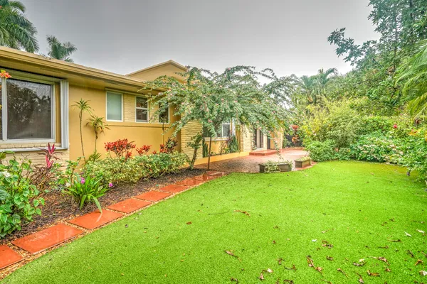 $6,200 | 216 32nd Street, West Palm Beach, FL 33407