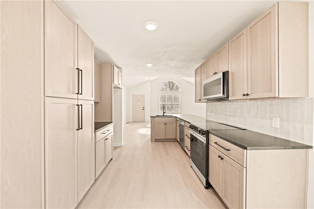 1820 Hampton Street Lawrence, KS 66046 - Photo 11 of 34