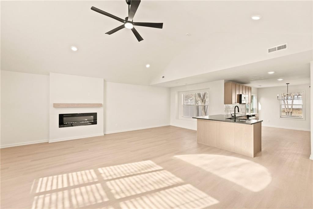 1820 Hampton Street Lawrence, KS 66046 - Photo 2 of 34