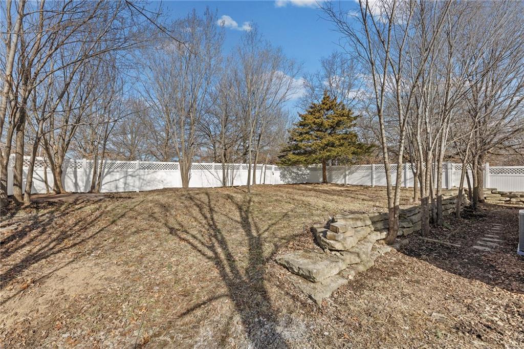 1820 Hampton Street Lawrence, KS 66046 - Photo 30 of 34